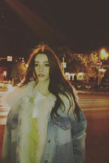 美女扒开粉嫩尿口的桶爽